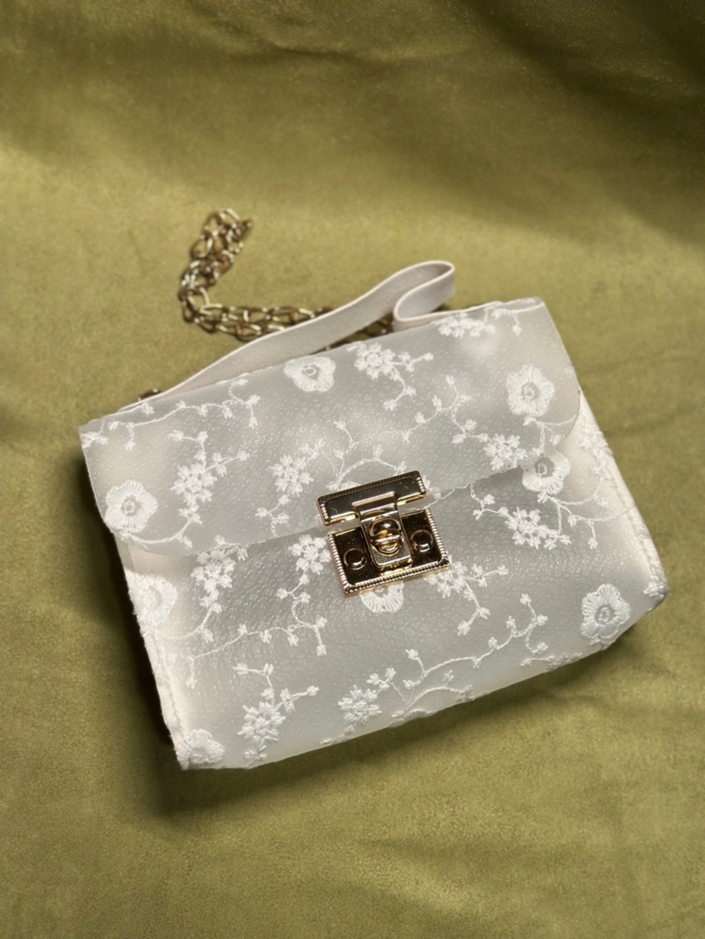 Embroidered White Floral Shoulder Bag with Gold Chain